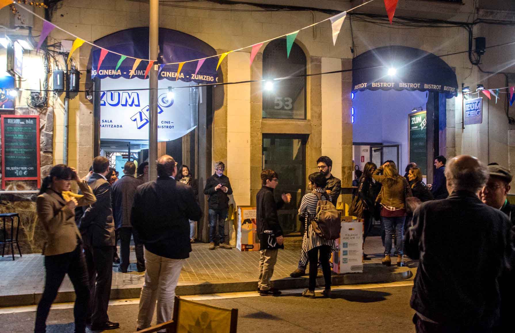 This is Barcelona's first collaborative cinema. | Photo via Zum Zeig's FB.