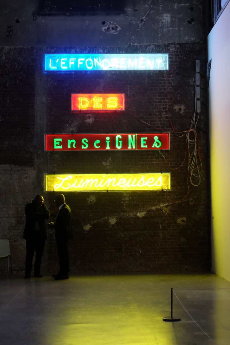  L´Effondrement des enseignes lumineuses de Jean-Michel Alberola, L’aventure des détails, Palais de Tokyo. Photo : Ana Laya