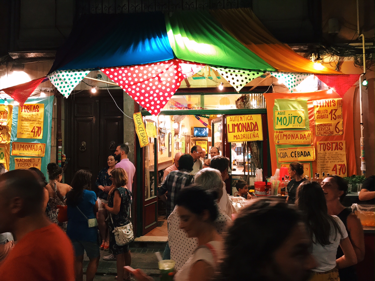 There will bars outside and music all along. La Paloma, mola. 