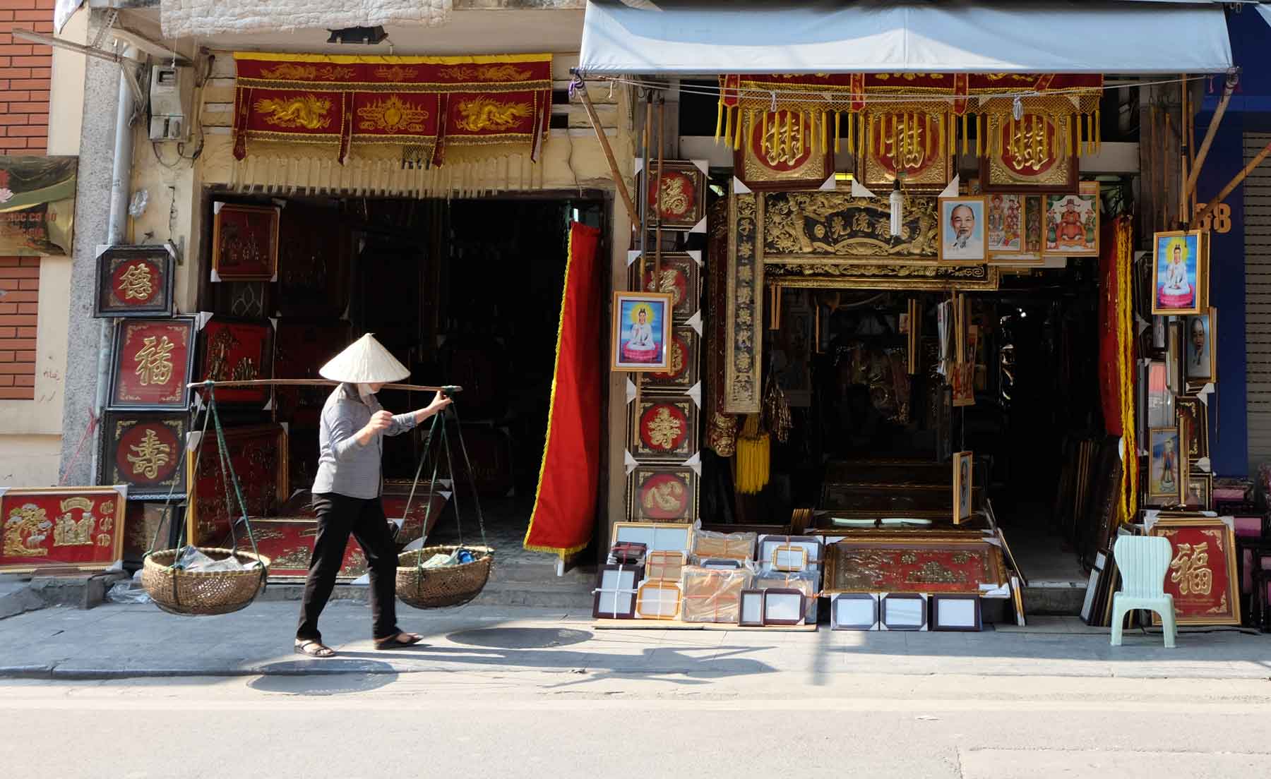 Street scene in Hanoi on a sunny day (: | Photo: Ana Laya / Superminimaps.