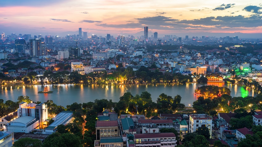 Wonderful view of Hanoi and it's most popular lake. Not the only one, tho. There are many many many lakes around the city. | Foto via Hotel Designs.