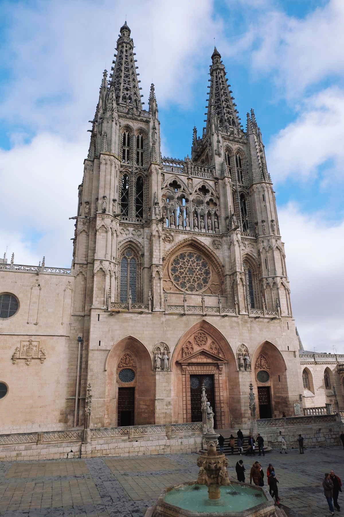 Burgos Cathedral's began in 1221 and spanned mainly from the 13th to 15th centuries. It has been declared a UNESCO World Heritage Site. / Photo: Superminimaps