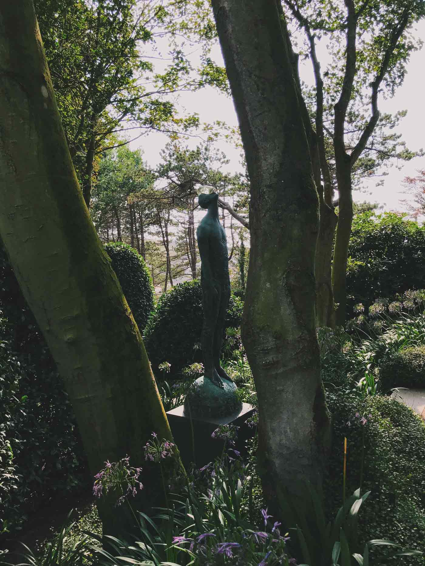 Temporary piece exhibited at the garden in the Jardin Émotions. 